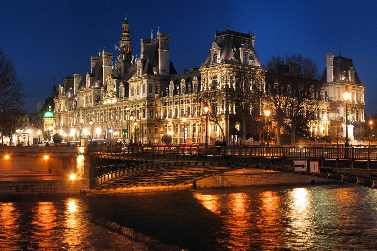 Hôtel de Ville em Paris à noite